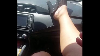 [Falda En, Latina, Su Falda En] Mi Mujer Viendo Su Tanga Bajo Su Falda En El Coche