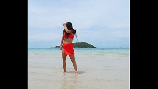 [And Beauty, Beauty Flashing, Long Fingernails] Orange Bikini Fun And Beauty Flashing On The Beach