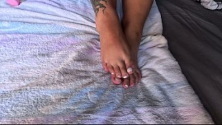 [Big Woman, Light Brown Skin, Soles] Displaying My Feet Soles And Toes While Being Naked