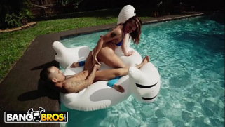 [BangBros, Bikini, Hart Getting Fucked] Painting With Floatie Video